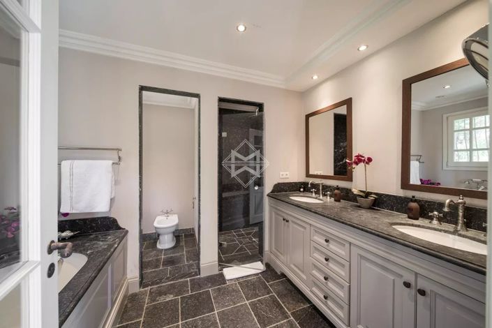 Image No.13-4 Bed House for sale