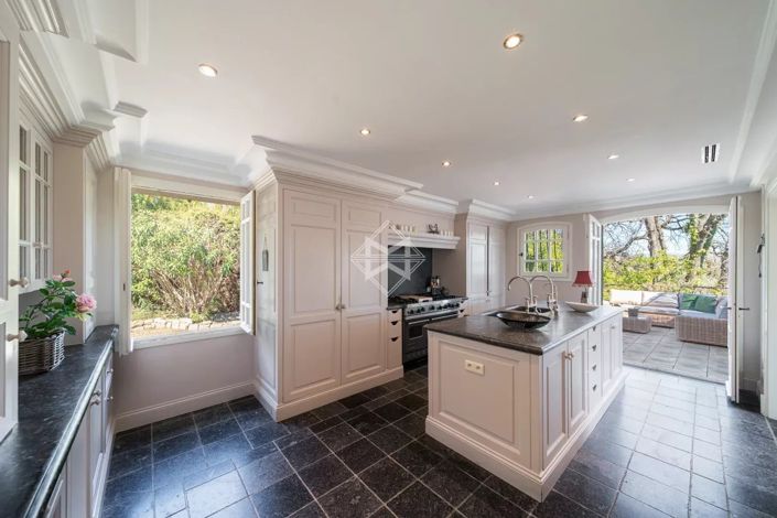 Image No.9-4 Bed House for sale