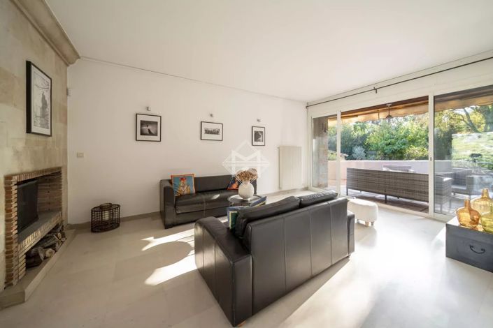 Image No.6-5 Bed House for sale