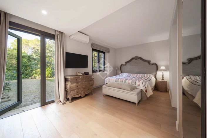 Image No.7-5 Bed House for sale