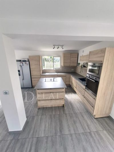 Image No.5-3 Bed House for sale