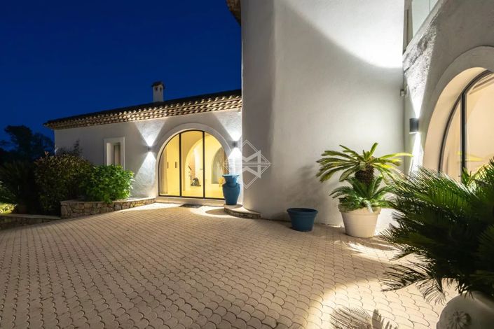 Image No.11-6 Bed House for sale