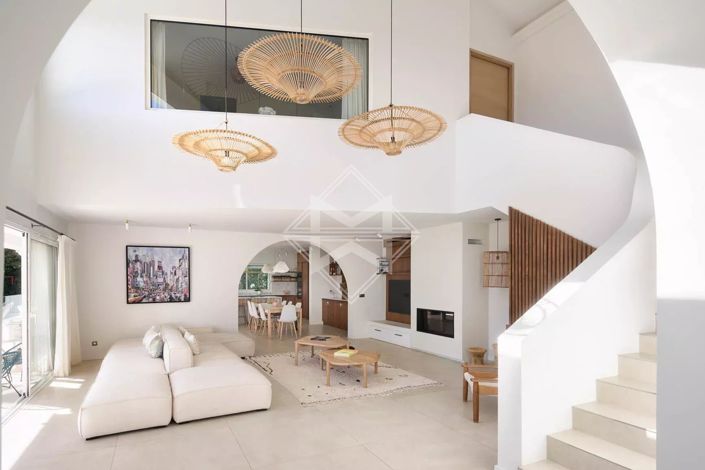 Image No.3-6 Bed House for sale