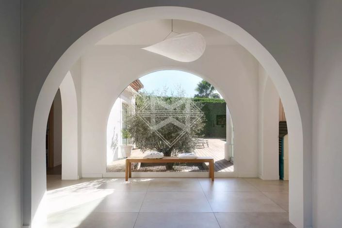 Image No.4-6 Bed House for sale