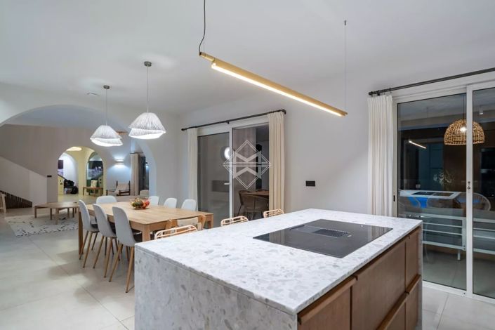 Image No.5-6 Bed House for sale