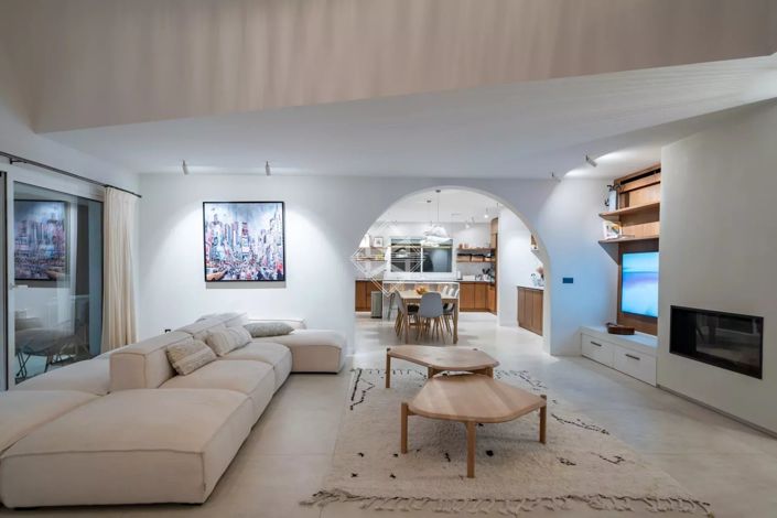 Image No.8-6 Bed House for sale