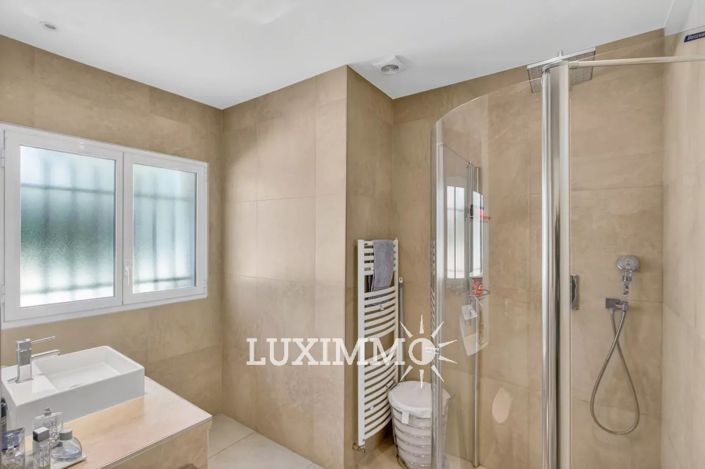 Image No.10-4 Bed House for sale