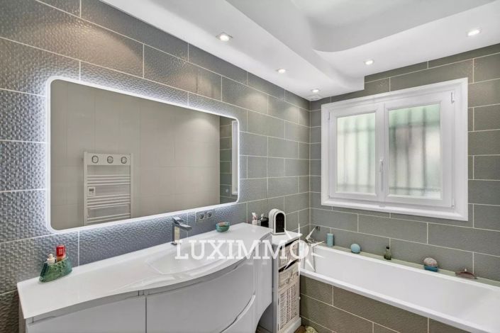 Image No.12-4 Bed House for sale