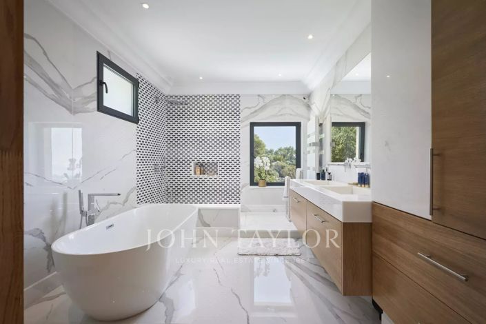 Image No.12-5 Bed House for sale