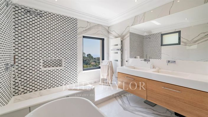 Image No.13-5 Bed House for sale