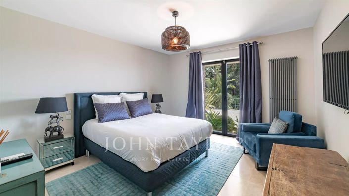 Image No.16-5 Bed House for sale