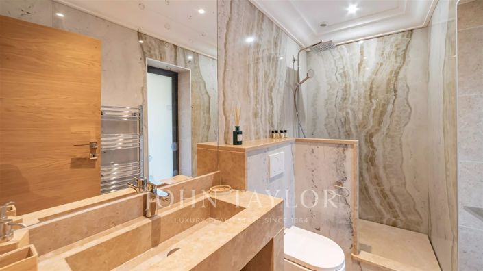 Image No.19-5 Bed House for sale