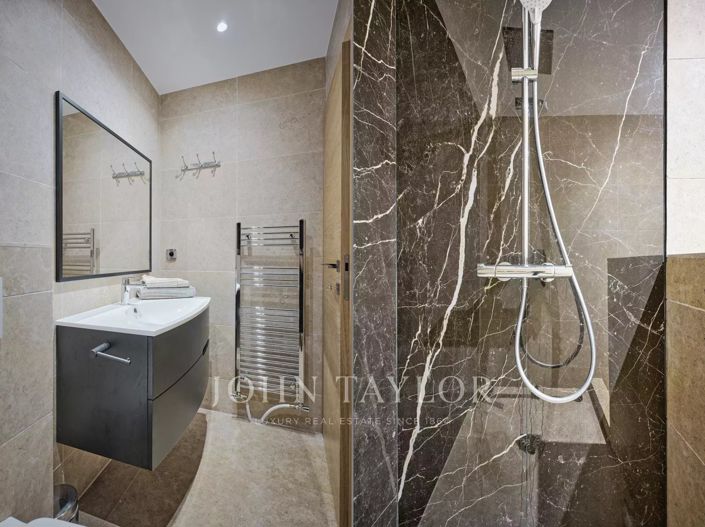 Image No.20-5 Bed House for sale