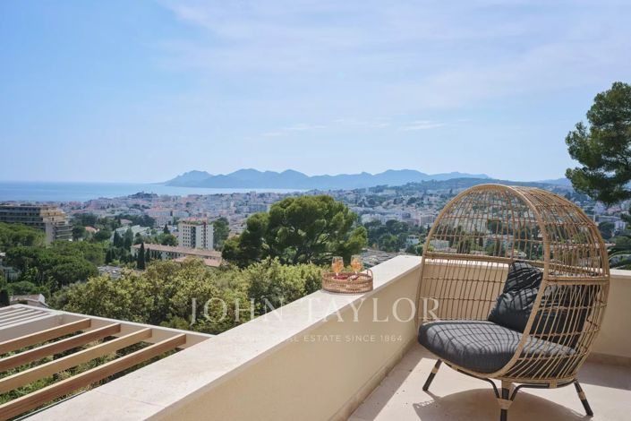 Image No.5-5 Bed House for sale