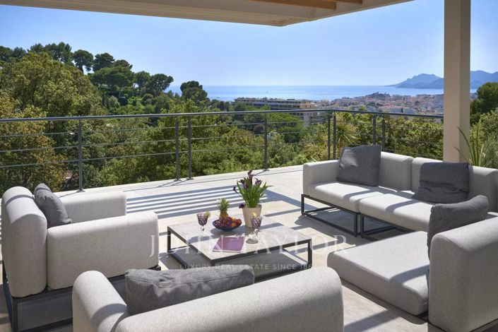 Image No.6-5 Bed House for sale