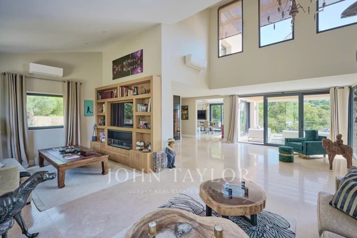 Image No.8-5 Bed House for sale