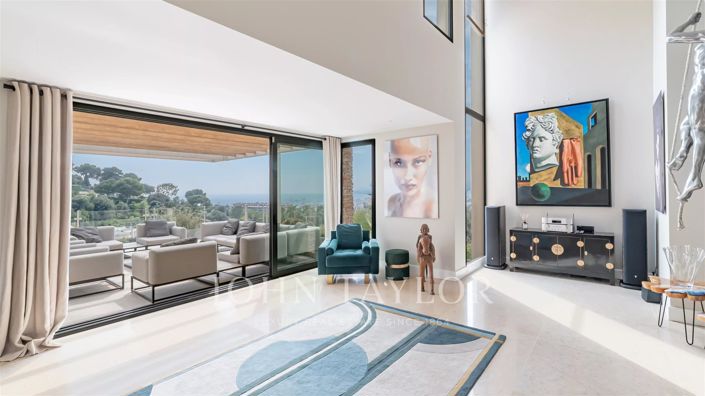 Image No.8-5 Bed House for sale