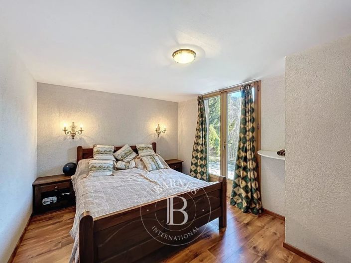 Image No.18-4 Bed House for sale