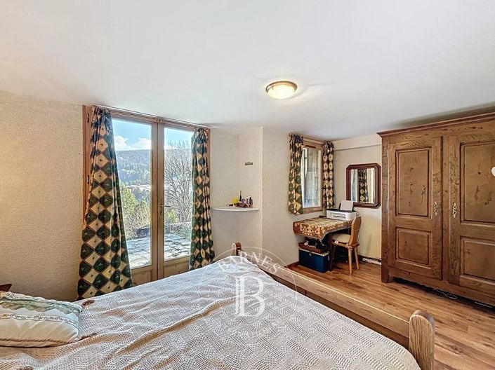 Image No.19-4 Bed House for sale