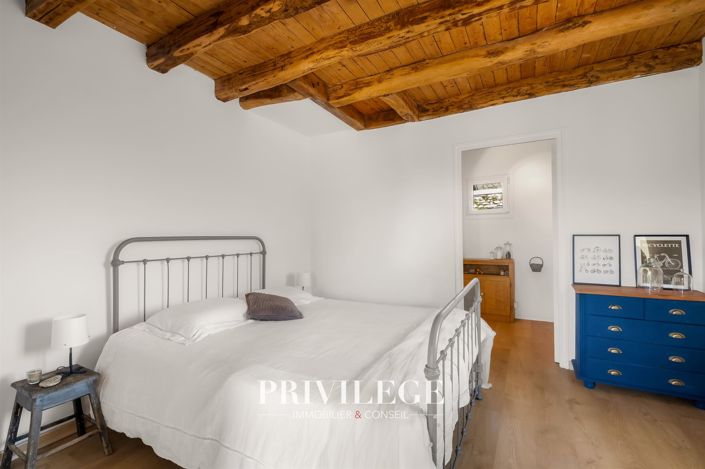 Image No.10-5 Bed House for sale