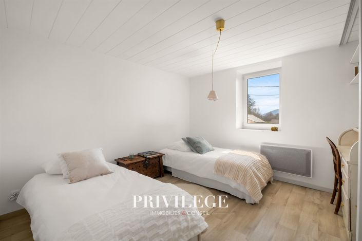 Image No.18-5 Bed House for sale