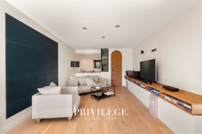 Image No.7-5 Bed House for sale