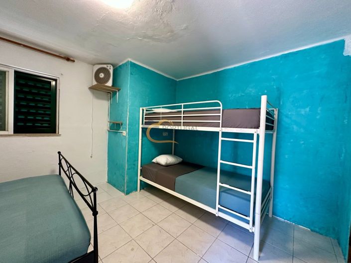 Image No.4-8 Bed House for sale