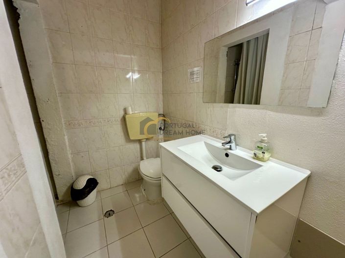 Image No.6-8 Bed House for sale