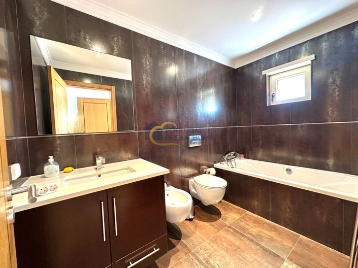 Image No.28-3 Bed House for sale