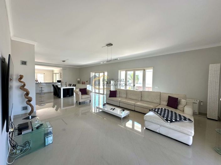 Image No.8-3 Bed House for sale