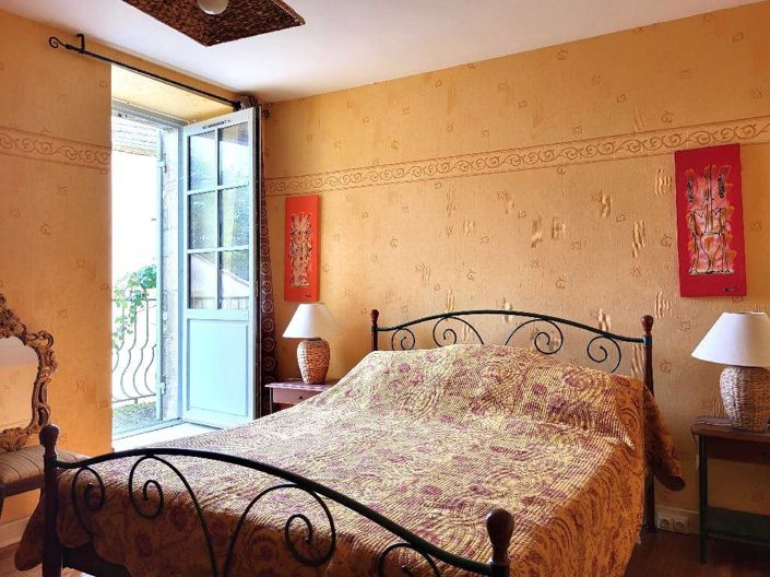 Image No.8-7 Bed House for sale