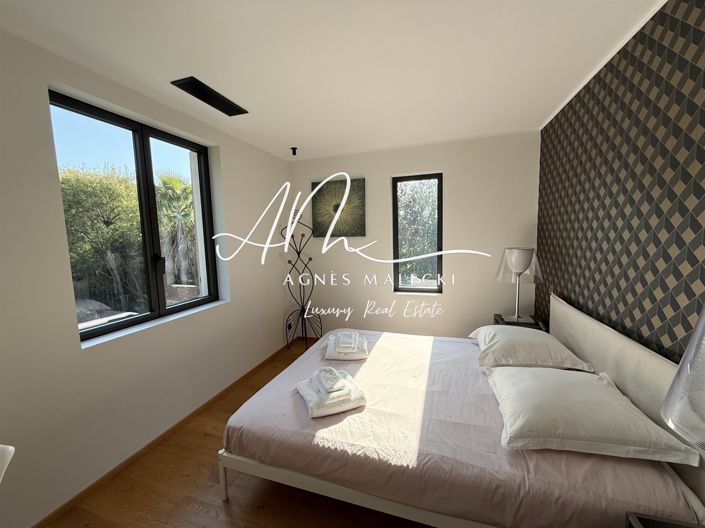 Image No.15-4 Bed House for sale