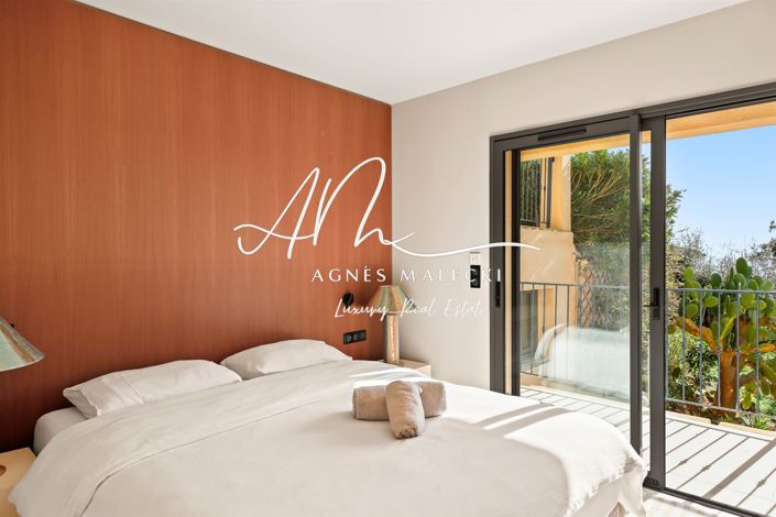 Image No.15-6 Bed House for sale