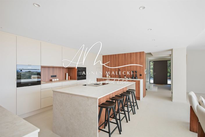 Image No.15-5 Bed House for sale