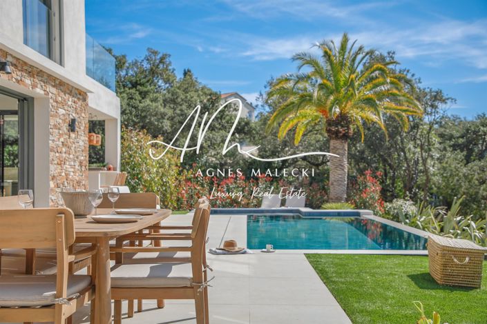 Image No.19-5 Bed House for sale