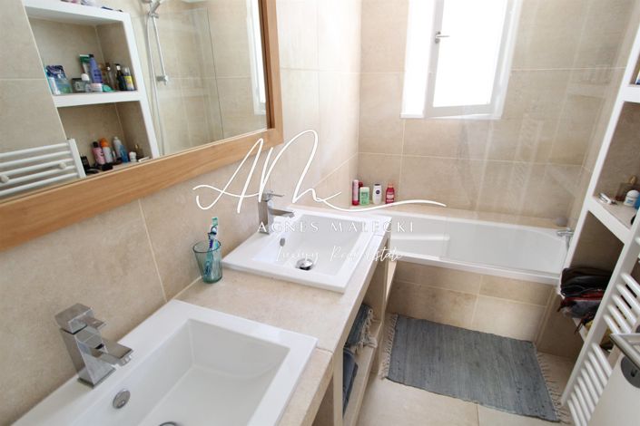 Image No.8-4 Bed House for sale