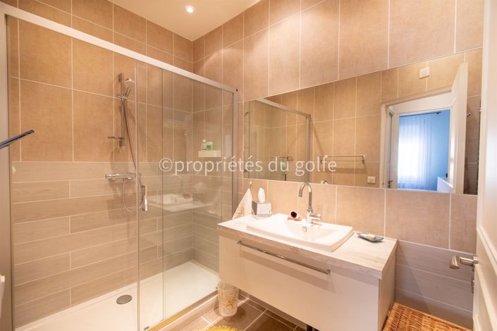 Image No.20-4 Bed House for sale