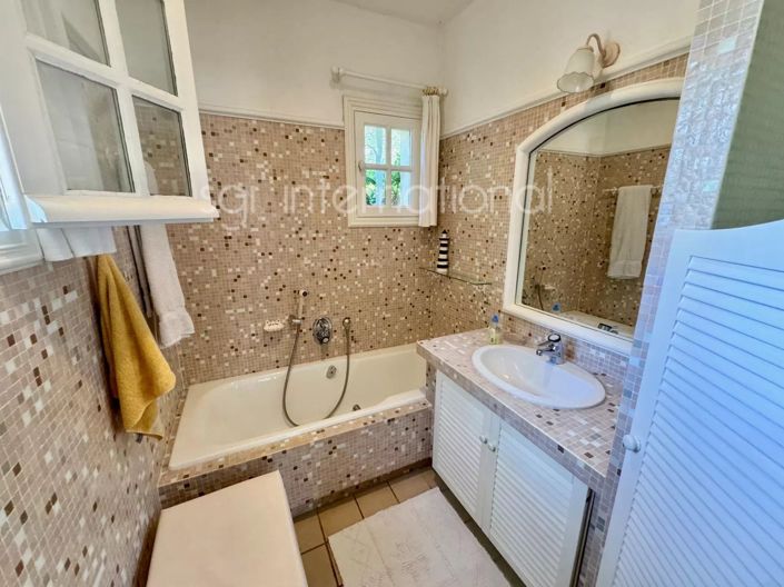 Image No.10-4 Bed House for sale