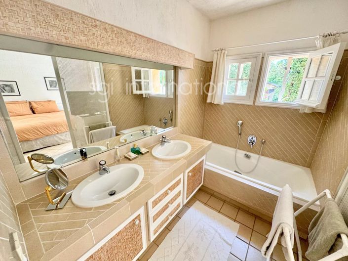 Image No.8-4 Bed House for sale