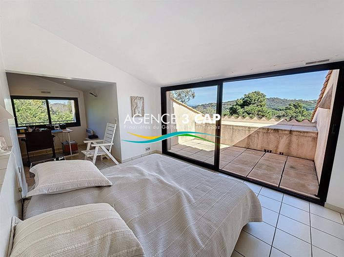 Image No.11-5 Bed House for sale