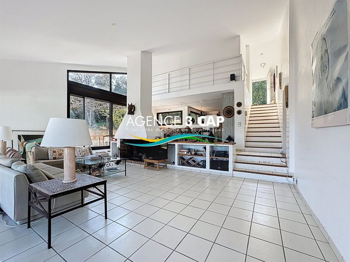 Image No.9-5 Bed House for sale