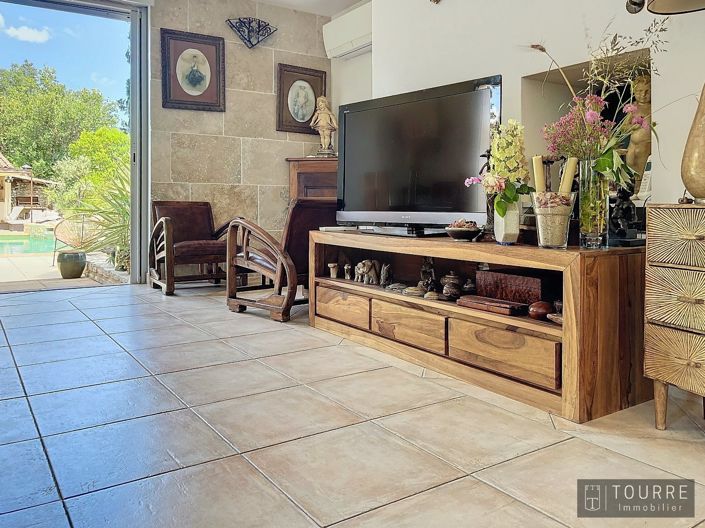 Image No.13-5 Bed Property for sale