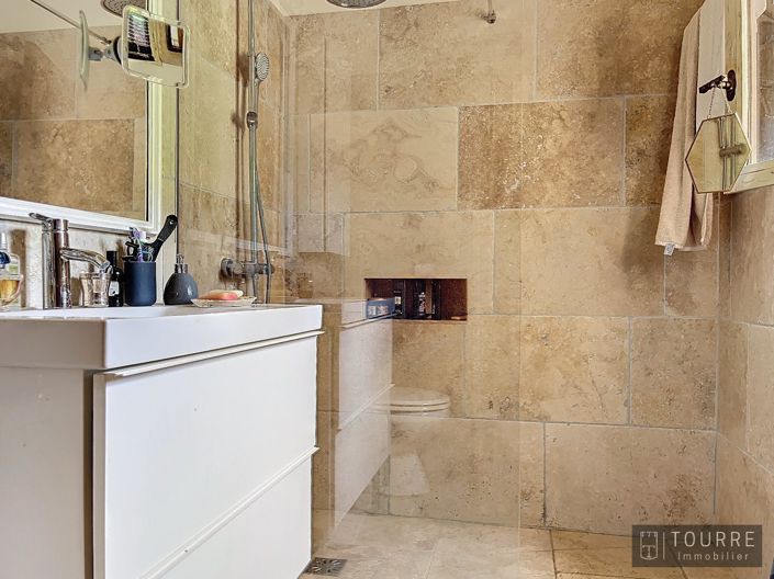 Image No.18-5 Bed Property for sale