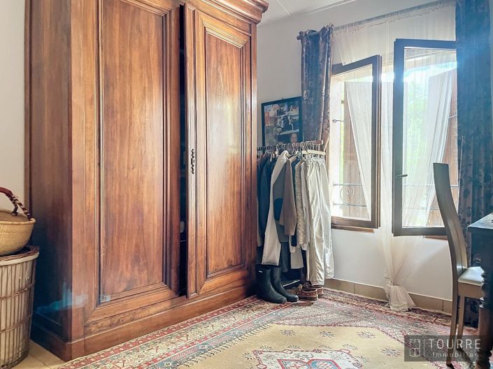 Image No.20-5 Bed Property for sale