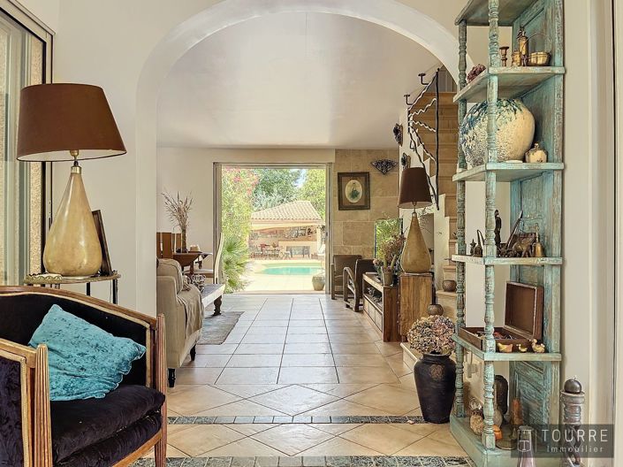 Image No.9-5 Bed Property for sale