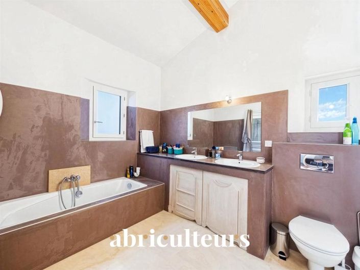 Image No.20-4 Bed House for sale