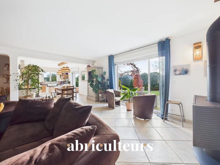 Image No.8-4 Bed House for sale