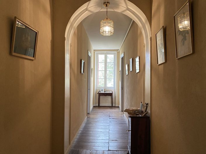 Image No.6-8 Bed House for sale