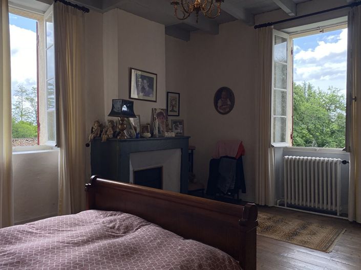 Image No.8-8 Bed House for sale