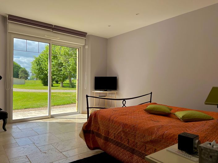 Image No.9-6 Bed House for sale